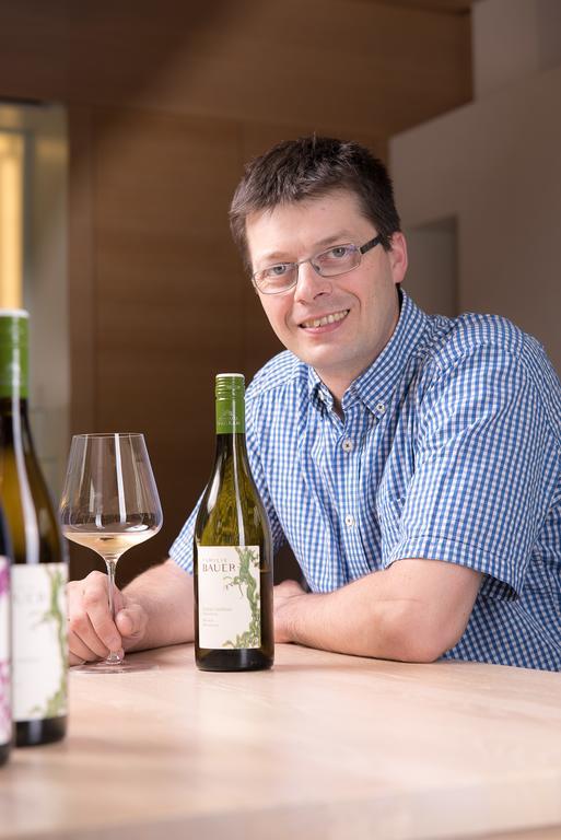 Hotel Weingut Familie Bauer Grossriedenthal Esterno foto