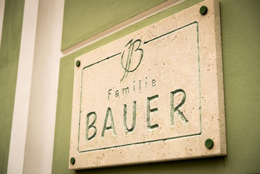 Hotel Weingut Familie Bauer Grossriedenthal Esterno foto
