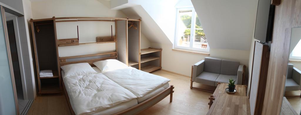 Hotel Weingut Familie Bauer Grossriedenthal Esterno foto