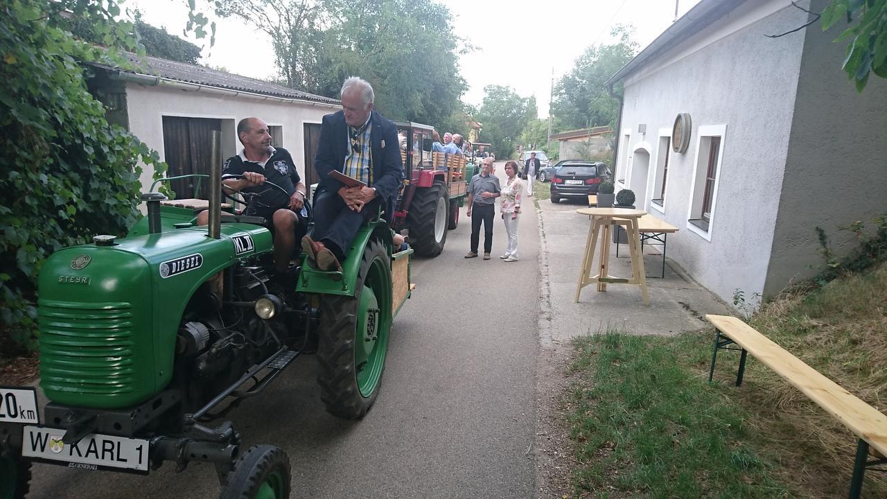 Hotel Weingut Familie Bauer Grossriedenthal Esterno foto