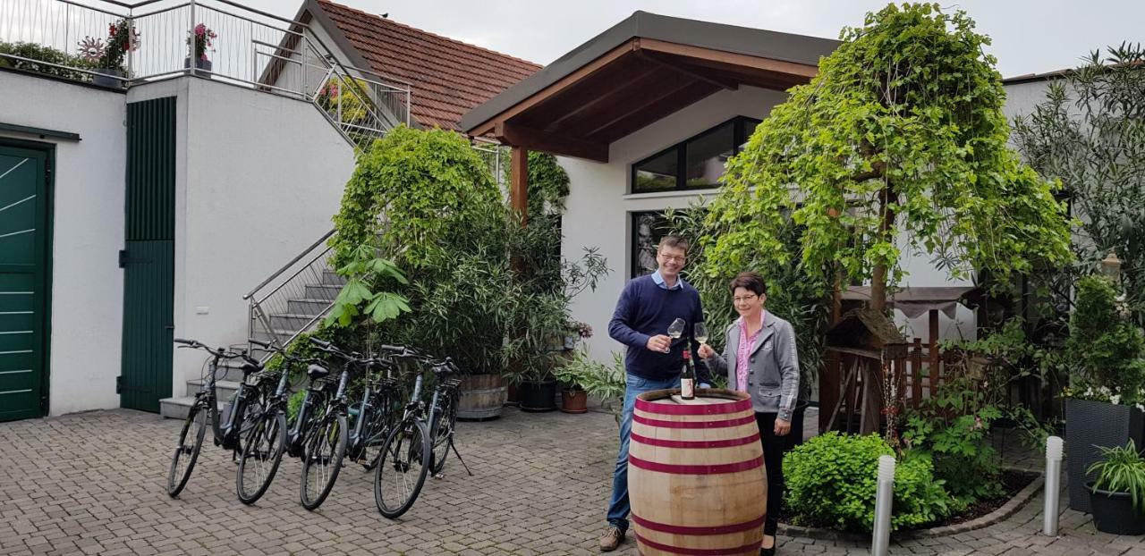 Hotel Weingut Familie Bauer Grossriedenthal Esterno foto